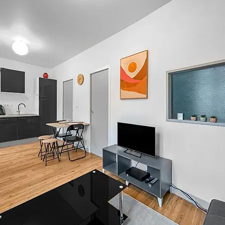 Prestige Niortais Apartament *